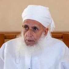مفتي عُمان يوصي المقاومة في غزة بعدم التفريط في سلاحها
